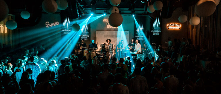 Berlinski šarenoliki kolektiv JAZZANOVA u aprilu stiže u Beograd!