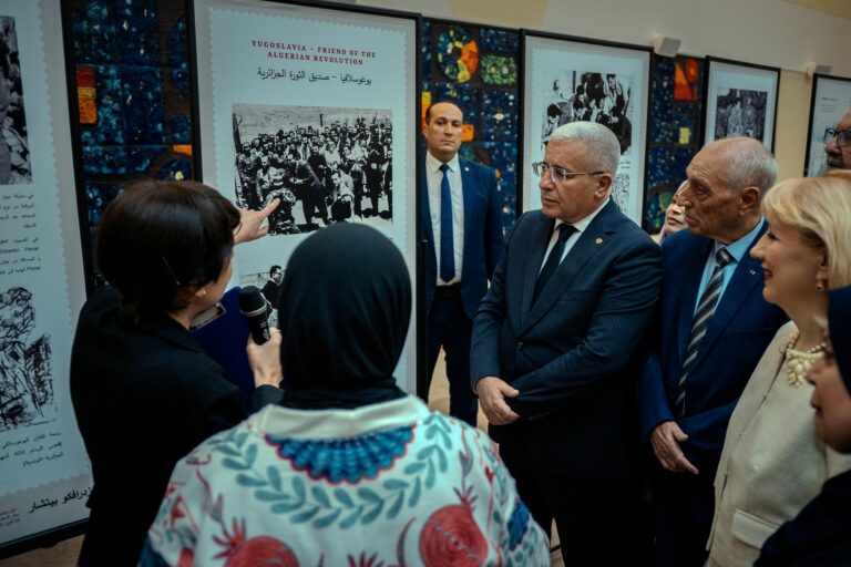 Istorijski trenutak u Alžiru: Muzej afričke umetnosti iz Beograda otvorio izložbu „Zdravko Pečar: prvi jugoslovenski reporter Alžirske revolucije“ u Narodnoj skupštini Alžira